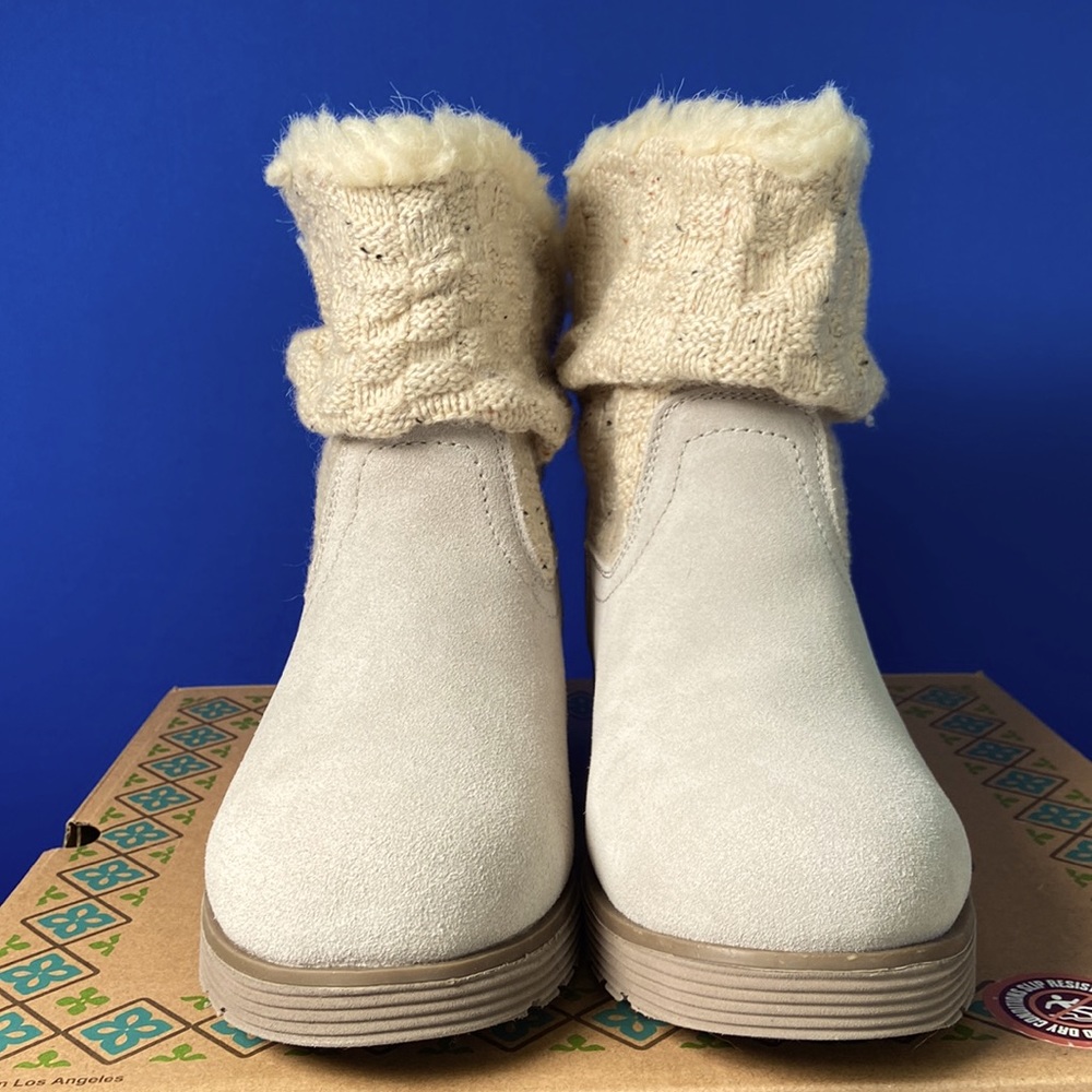 New! Ladies Skechers Keepsakes Wedge Winter Gal Suede Boots -Natural Sz 7